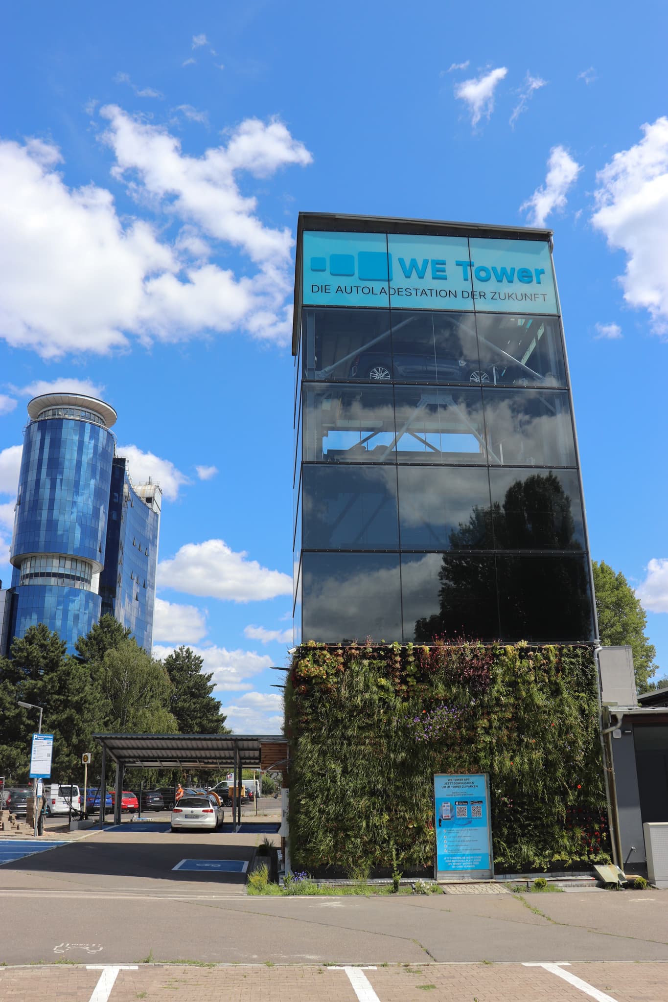 WE Tower Grünfassade